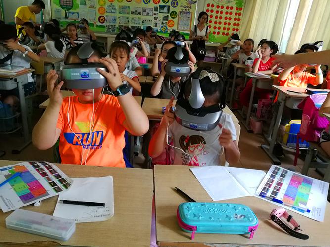 VR眼镜赋能教育培训 从产品库到商务服务的价值闭环
